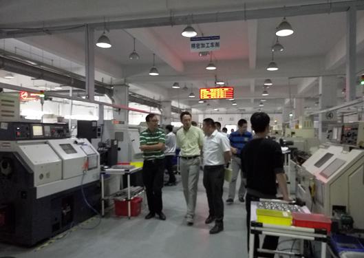 德国威卡WIKA参观航瑞成智能刀具柜工厂.jpg